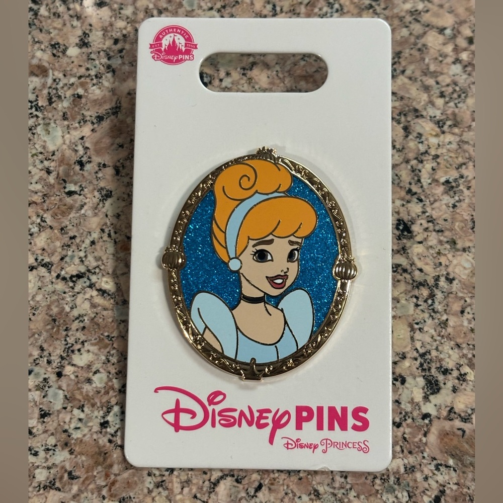 Cinderella Portrait Frame Princess 2022 Glitter Disney Pin